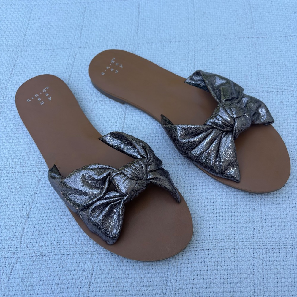 Women's 7.5 A NEW DAY Pewter Metallic Crackle Knotted Bow Flat Slide Sandals